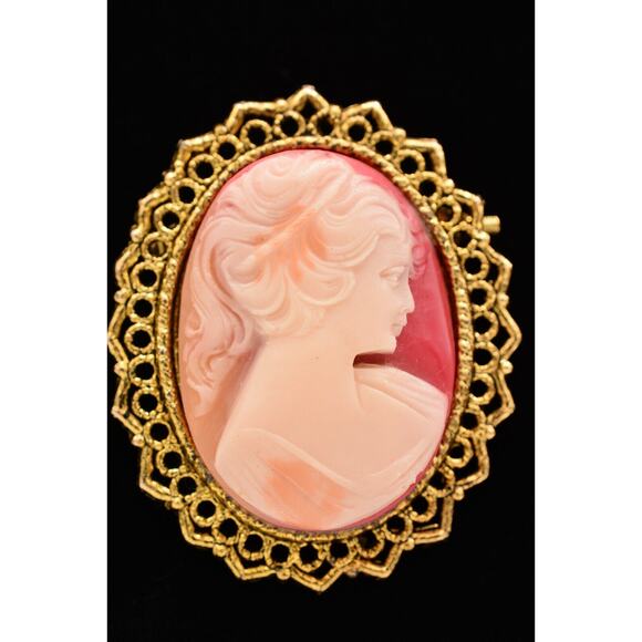 Vintage Cameo Pin Brooch Antiqued Gold Tone Heavy Oval Signed 1980s BinAP - Picture 1 of 12